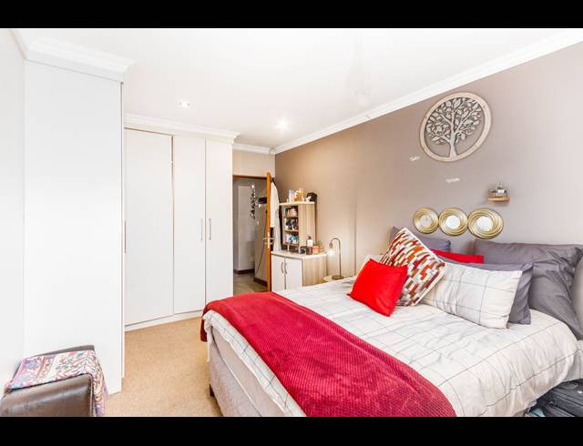 2 BEDROOM SECTIONAL TITLE FOR SALE IN BLACKHEATH